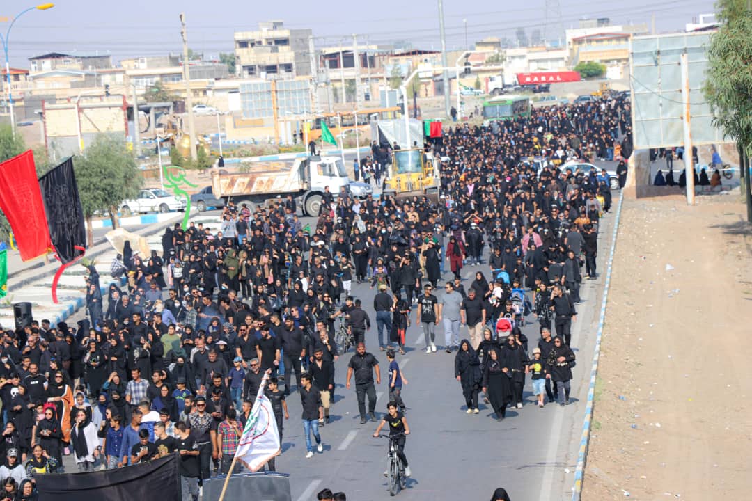 حضور دلدادگان حسینی دیار دارالحسین در مراسم راهپیمایی جاماندگان اربعین